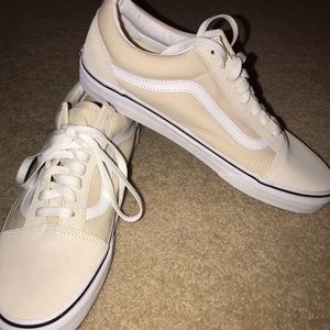 Vans Old Skool shoe! Female: 10.5 Male: 9